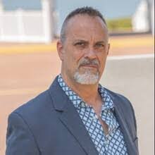 Ellen Fischetti's Instagram, Twitter & Facebook