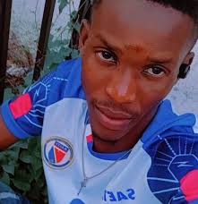 Considéré comme l'un des meilleurs rappeurs haïtiens, Daniel DARIUS aka  Fantom est classé par le magazine #rolandohitpromo comme le rappeur haïtien  le plus tatoué de sa génération.