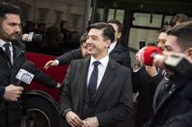 Otto anni dopo la sua elezione al quirinale, peppino garibaldi è più in politica e vive un'esistenza felice sui monti insieme a janis e guevara. Bentornato Presidente Le Video Interviste Al Cast E Ai Registi Movieplayer It