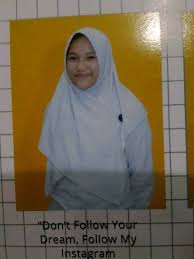 Tak perlulah banyak kata untuk membuat kita bersatu, karena yang terpenting dari semuanya cinta hakiki, cinta yang tak lekang oleh waktu hanya pada nya. Foto Quote Di Buku Tahunan Sma Ini Kocak Sok Bijak Dan Bikin Ngakak Jadiberita Com