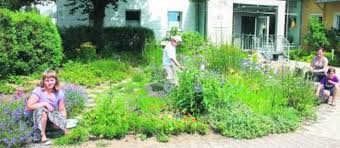 Kräutergarten ist ein garten oder gartenteil, der speziell für küchenkräuter, würzkräuter oder heilkräuter angelegt wurde. Munchberg Der Garten Als Neues Zimmer Munchberg Frankenpost