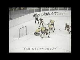 Och med anledning av det så väljer jag att lägga upp ett klipp från tidigare. Ice Hockey Sweden Vs Soviet 1970 Youtube
