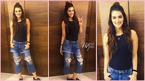 From hair tutorials to inspiring galleries to the latest hair trends, we have you covered with. Simple Hairstyle On Jeans Top Hairstyle Guides