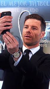 Xabi Alonso se le olvidado mostrar las 15 champions en la presentación