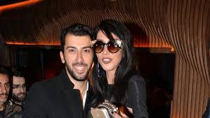 Çalıştığı giyim mağazasına hülya avşar'ın. Hande Yener Ogluna Ev Aldi