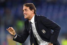 Манчини и саутгейт празднуют выход в финал. Postponement Of Euro 2020 Can Help Italy Believes Manager Roberto Mancini