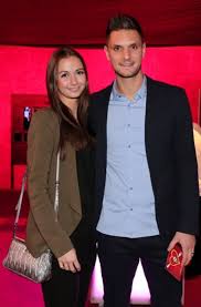 Der 35 jahre alte mittelfe. Weihnachtsfeier Beim Vfb Stuttgart Kapitan Christian Gentner Mit Seiner Freundin Verena Schwarzwalder Bote