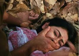 轻则强奸重则轮奸致死，揭秘印度情色史，女性处境到底多危险？_女孩_乔蒂·辛格_强奸案