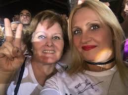 Quería dar mil gracias a Carolina Ortega x hacer el esfuerzo y venir al  homenaje de mi hermano te quiero guapa...a toda la gente con la q quede y  estaban x hay