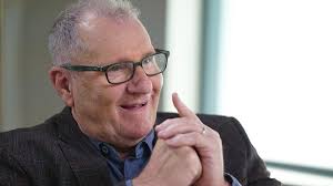 Watch Modern Family Season 9, Episode 19: CHiPs and Salsa