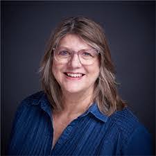 Hollie Upton's Instagram, Twitter & Facebook