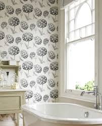 85 Idees De Papier Peint De Salon Motifs Floraux Et Baroques Decoration Salon Schwarz Weisse Badezimmer Weisse Badezimmer Badezimmer Tapete