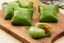 Tak jarang orang terkecoh karena mengira kue ini berasal dari daerah bugis, sulawesi selatan. Resep Kemilaukulinerindonesia Resep Kue Bugis Kue Tradisional Kenyal Yang Masih Digemari Semua Halaman Sajian Sedap