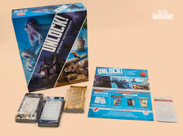 Is a cooperative card game inspired by escape rooms that uses a simple system which allows you to search scenes, combine objects, and solve riddles. Resena Unlock Mystery Adventures Juego De Mesa Dejensever