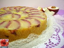 Purists insist that tarte tatin needs no extra garnishings or toppings, but there can be no harm if you pair it either with simple, unsweetened whipped cream. Tarte Tatin Alle Pesche Noci Bianche Aryblue