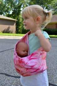 Comment Porter Bebe Avec Une Echarpe Poupees A Coudre Coudre Pour Bebe Porte Bebe Pour Poupee