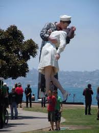 This giant statue is 25 feet tall and weighs 6,000. Statue Of An American Sailor Kissing A Nurse On V J Day Inspired By The Photo Taken In Times Square In New York City Seward Johnson San Diego San Diego Travel