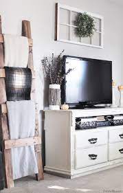 Get your farmhouse style living room ideas for your next makeover, including diy and furniture. 27 Rustic Farmhouse Living Room Decor Ideas For Your Home Homelovr