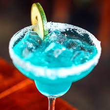 Recette Cocktail Blue Margarita Cocktail Mag Recette Recette Cocktail Boissons Halloween Margarita