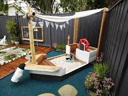 6 Einfache Moglichkeiten Einen Glanzlosen Aussenbereich Zu Aktualisieren Act Aktualisieren Einen Ei In 2020 Play Area Backyard Backyard Play Backyard For Kids
