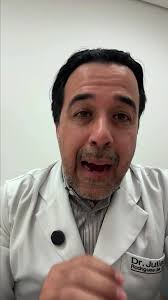 Autoestima para quem está enfrentando o câncer não se resolve só com batom  e lenço bonito. Isso ajuda, claro. Mas não dá conta de tudo que a gente  sente quando olha no