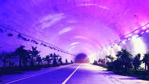 După gbt, cele mai lungi tuneluri din lume sunt tunelul seikan din japonia, cu o lungime de 53,9 kilometri, și tunelul de sub canalul mânecii între franța și marea britanie, de 50,5 kilometri. Cele Mai Lungi È™i Mai Sigure 10 Tuneluri Rutiere Din Lume Autoexpert