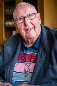 Na zijn dood wil Ben Bonte (90) uitgestrooid worden in de sloot achter zijn  huis: 'Ik zit nu in mijn eigen graf te vissen'