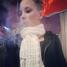 Evary`1 this is bautifal Leah Norman..! she is goragis !!!