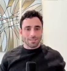 Elliot Frank's Instagram, Twitter & Facebook