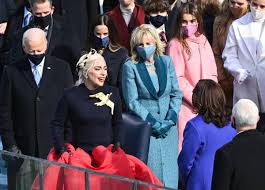 «леди гага передала мне вайбы «голодных игр». Americans In Toronto On Watching The Biden Inauguration And Was Lady Gaga Wearing A Hunger Games Pin The Star