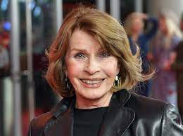 Berger was born in vienna, austria, the daughter of therese jany, a teacher, and josef berger, a musician.1 her parents were not rich, but they tried everything to meet the desires of their daughter. Senta Berger Uber Abschiede Die Endgultigkeit Belastet Mich Liebenswert Magazin