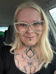 Stylist for inverted bob and root touch up?