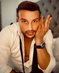 𝘛𝘰 𝘣𝘦 𝘤𝘰𝘯𝘵𝘦𝘯𝘵 𝘪𝘴 𝘵𝘩𝘦 𝘨𝘳𝘦𝘢𝘵𝘦𝘴𝘵 𝘨𝘪𝘧𝘵 𝘪𝘯  𝘭𝘪𝘧𝘦 (𝘯𝘰 𝘮𝘢𝘵𝘵𝘦𝘳 𝘴𝘵𝘢𝘨𝘦 𝘺𝘰𝘶 𝘢𝘳𝘦 𝘢𝘵).” 𝘞𝘩𝘢𝘵 𝘢  𝘣𝘦𝘢𝘶𝘵𝘪𝘧𝘶𝘭 𝘥𝘢𝘺 𝘪𝘯 𝘊𝘢𝘱𝘦 𝘛𝘰𝘸𝘯 ☀️🌊 #capetown #beach  #clifton