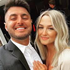 Derek Lipp Biography: Best Friend, Wife, Wikipedia, Relationship, Age, Net  Worth, Son, Mom