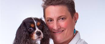 Dr. Robin Downing recieves 2020 Bustad Companion Animal Veterinarian of the  Year Award
