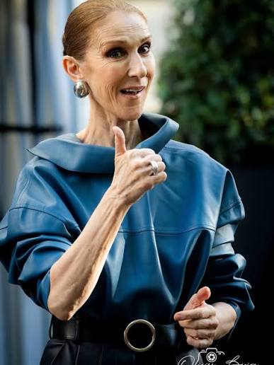 🎤✨ Selon un article du Parisien paru aujourd'hui, Céline Dion est au TOP…  et elle est de repos ! Après une semaine intensive, la star s'accorde une  pause ce dimanche. Mais les