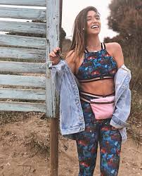 Κι ενώ όλος ο κόσμος που εμφανιζόταν στα tags ήταν γνωστός από. A8hna Oikonomakoy Ayto Einai To Yperoxo Spiti Ths Pics Mothersblog Gr