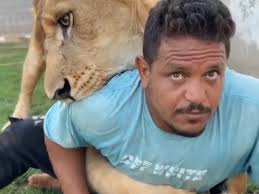 فيديو.. ليبي يطلق أسده على عامل مصري ويثير موجة استياء