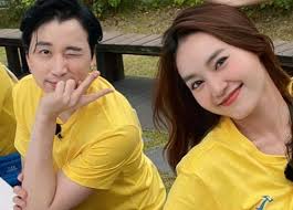 Mặc Lan Ngọc ra sức tạo loveline, đây là câu trả lời phũ phàng của Karik!