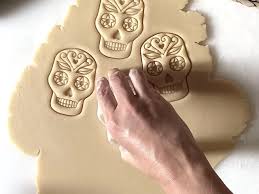 Sugar Skull Cookie Cutter with imprint, Halloween Cookie Cutters, Fondant  cutter, Dia de los muertos cookie stamp