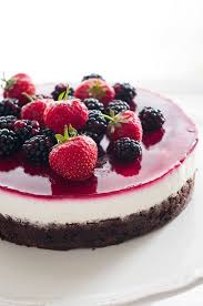 Hmm The Question Is How To Make The Bottom Layer Gluten Free Schoko Beeren Torte Mit Vanillequarkcreme Kuchen Und Torten Kuchen Rezepte Beeren Torte
