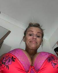 6 hours ago · kerry katona is well known as a singer, actor and television personality. Bin Happy Kerry Katona Meldet Sich Nach Ihrer Brust Op Promiflash De