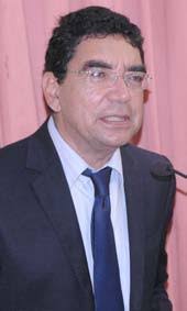 DR. GLENN THODE A KEDA INSTALA COMO RECTOR DI UNIVERSIDAD