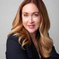 Julie Morelli's Instagram, Twitter & Facebook