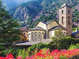 Full of beautiful mountains and charming old villages, the country thrives on tourism, mainly visitors from nearby countries who come for shopping, skiing, hiking. Kleingruppen Rundreise Pyrenaen Im 4 Sterne Hotel