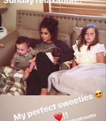 Teen mom 2 star chelsea houska has given birth to her third child, a daughter. Chelsea Houska Shows Off Two Month Old Baby Layne The Hollywood Gossip