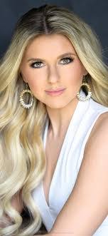 Isabelle Robles's Instagram, Twitter & Facebook