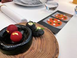 The move is also a turning point in the restaurant's culinary offering and this new era will be more contemporary and less classical. Gegessen Bei Romain Fornell Restaurant Caelis Barcelona Lieberlecker