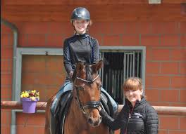 Finde alle geldautomaten filialen und öffnungszeiten von deutsche bank in wiesbaden jetzt nachschauen! Jetzt Als Mini Mentee Bei Der Deutsche Bank Reitsport Akademie Bewerben