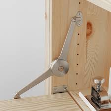 Elle a une taille parfaite qui lui permet d'être placée dans des chambres pétites et étroites, tout en attributs : Ivar Shelving Unit With Foldable Table Ikea